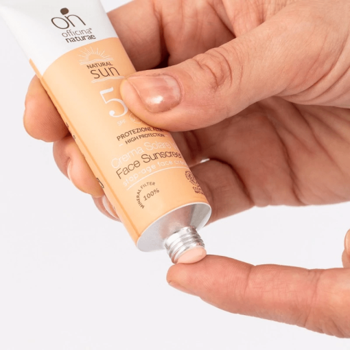 onSUN CREMA SOLARE SPF 50 VISO STOP AGE  30 ML | Officina Naturae - immagine 4
