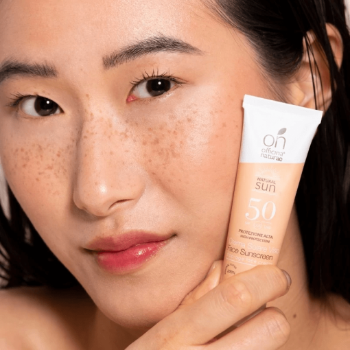 onSUN CREMA SOLARE SPF 50 VISO STOP AGE  30 ML | Officina Naturae - immagine 10