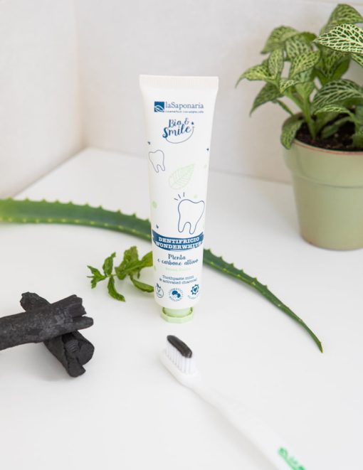 Dentifricio sbiancante WonderWhite Menta&Carbone | La Saponaria - immagine 2