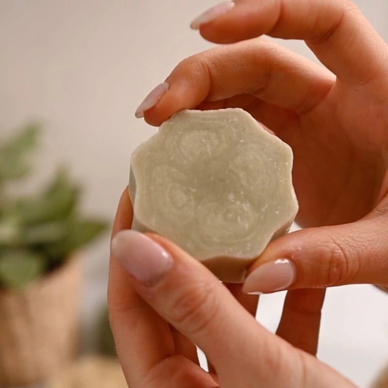 Detergente viso solido delicato - 50g | Officina Naturae - immagine 2