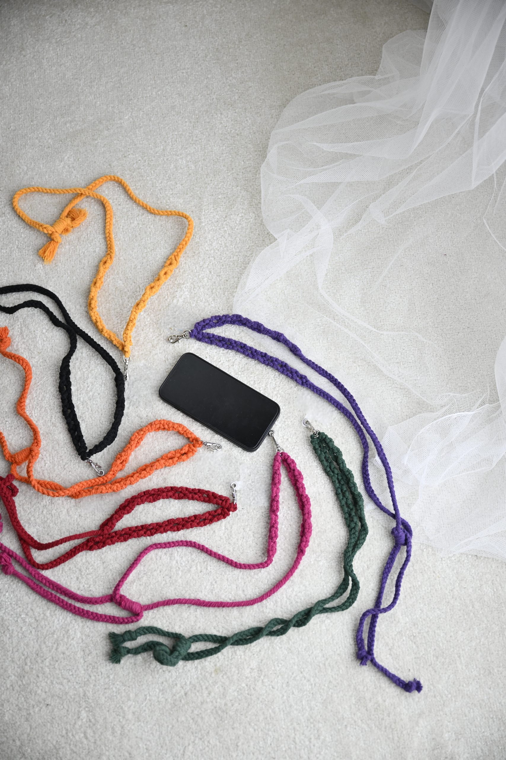 Porta cellulare in macramè | Macramè de Candela (Colore: salvia)
